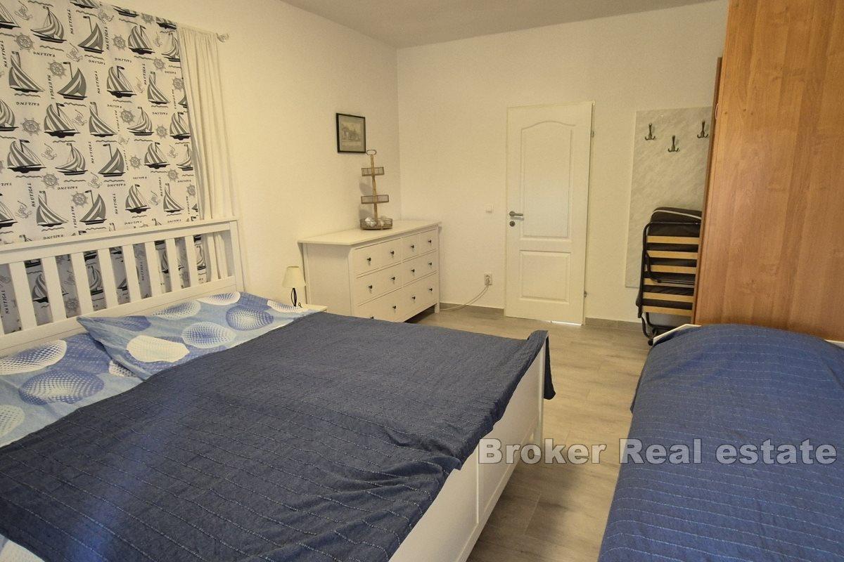 Jednopokojowe mieszkanie na pierwszym piętrze z widokiem na morze