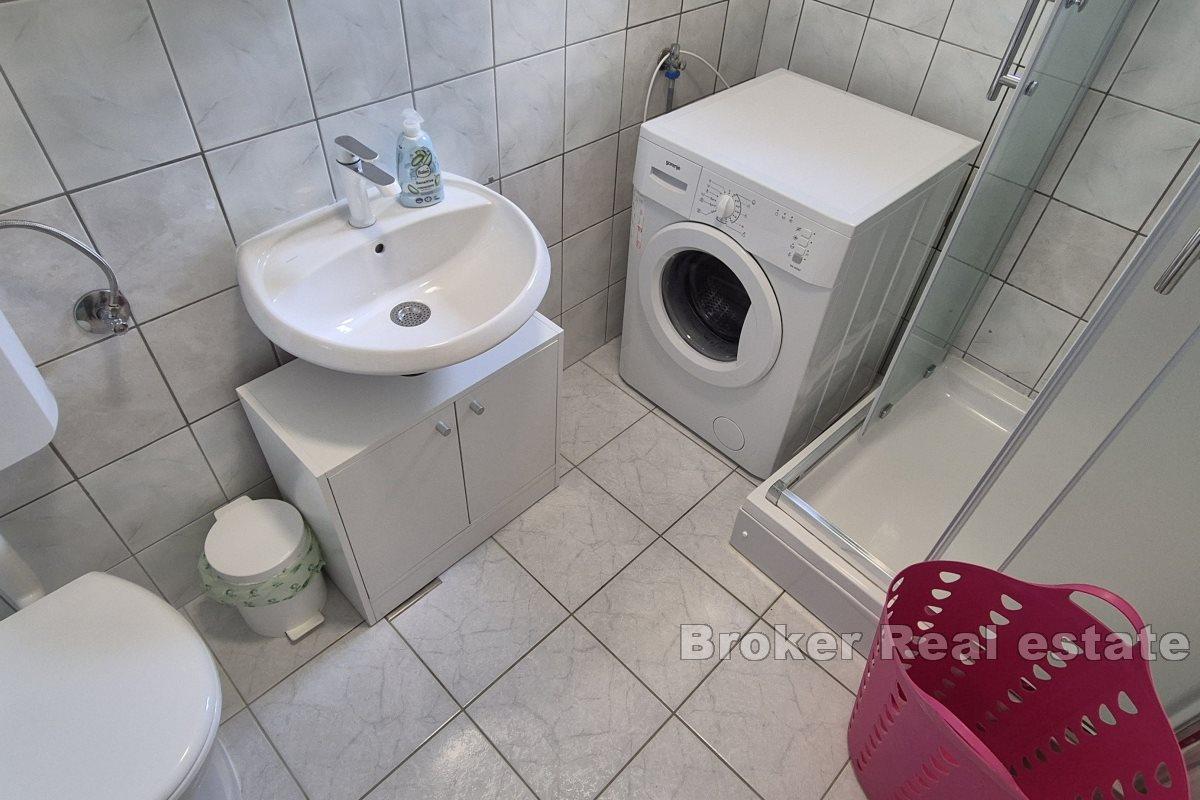 Jednopokojowe mieszkanie na pierwszym piętrze z widokiem na morze