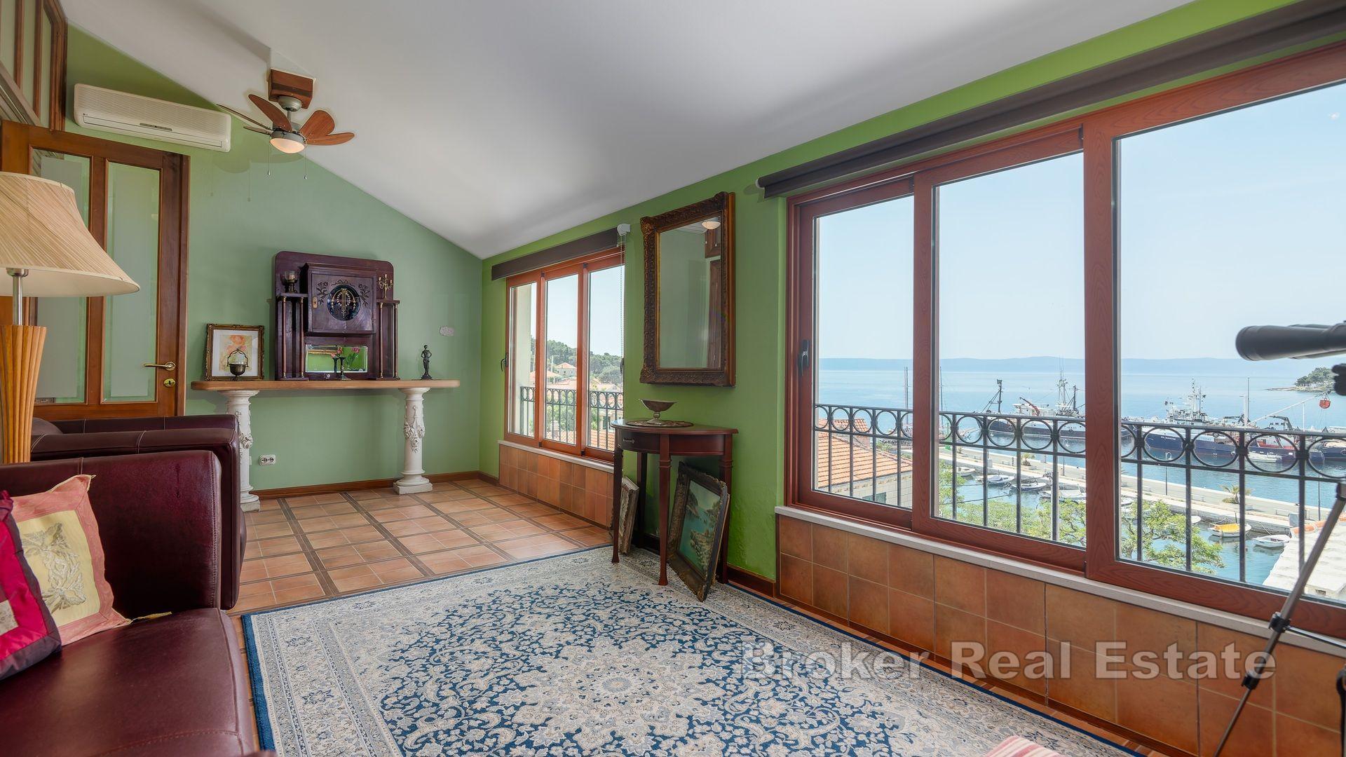 Eine einzigartige Steinvilla mit zwei Einheiten, einem Pool und Aussicht