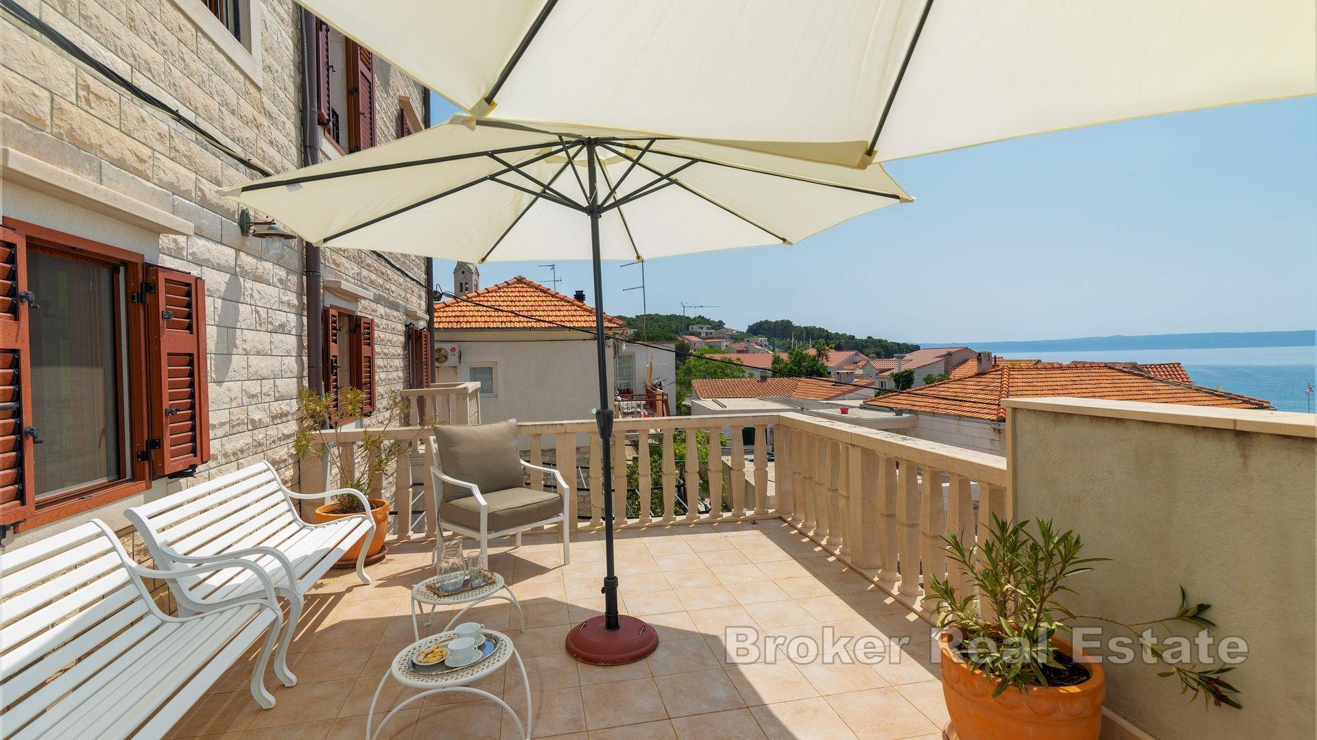 Eine einzigartige Steinvilla mit zwei Einheiten, einem Pool und Aussicht