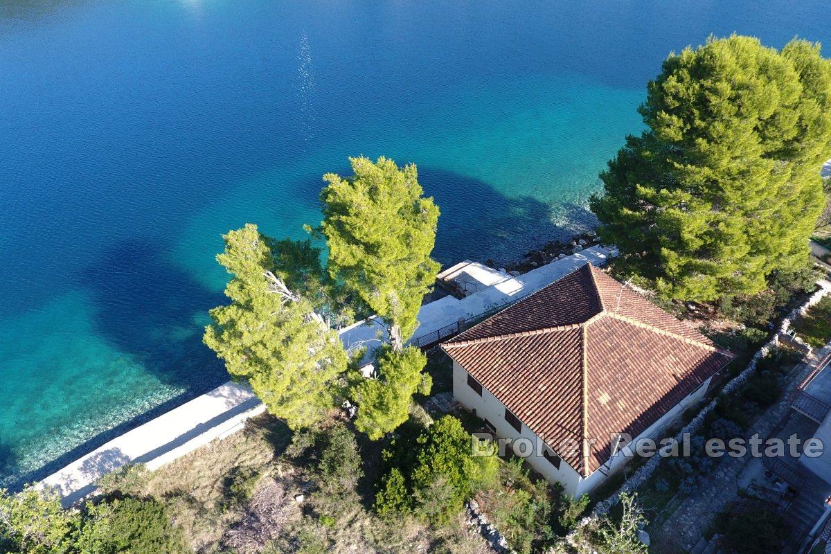 Maison à adapter au bord de la mer