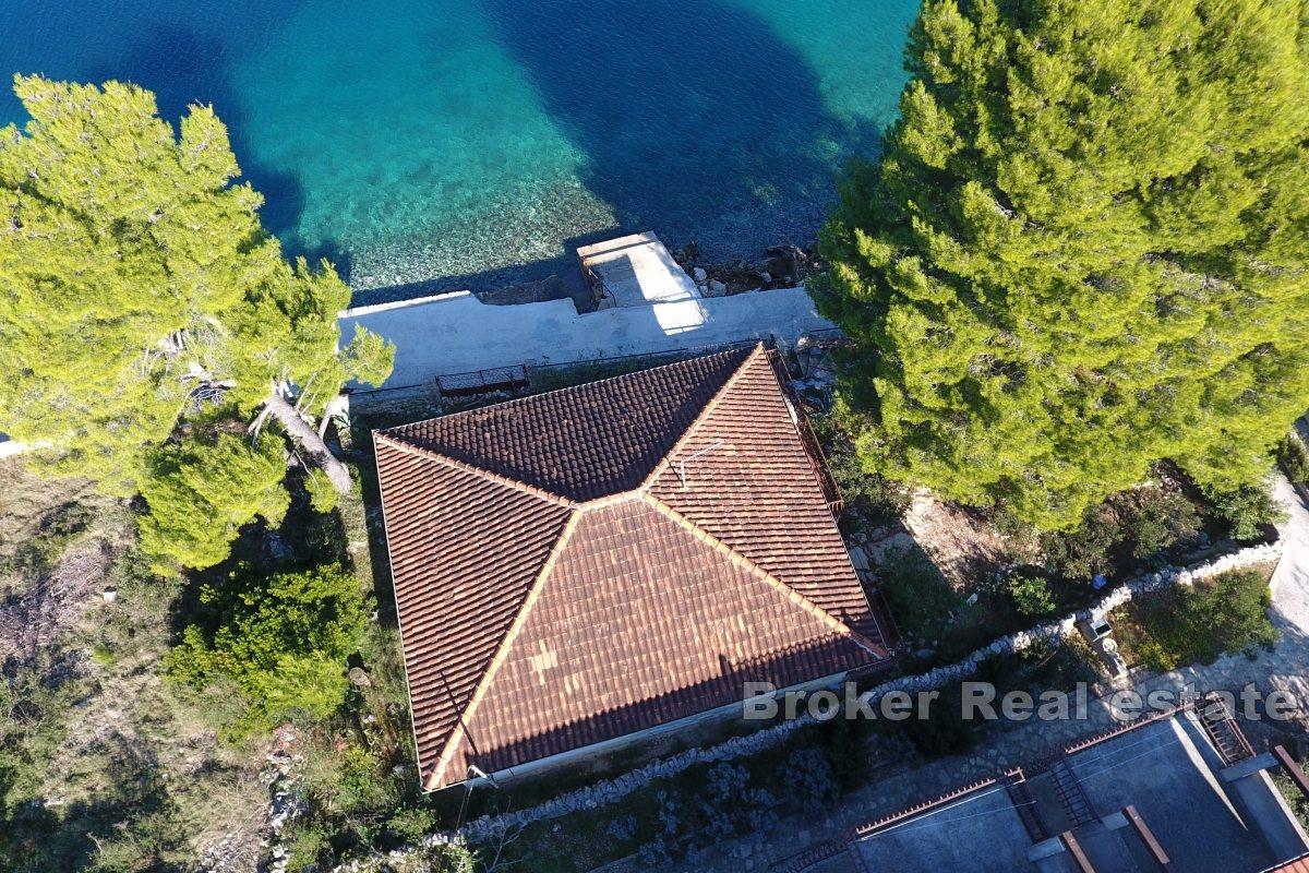 Maison à adapter au bord de la mer