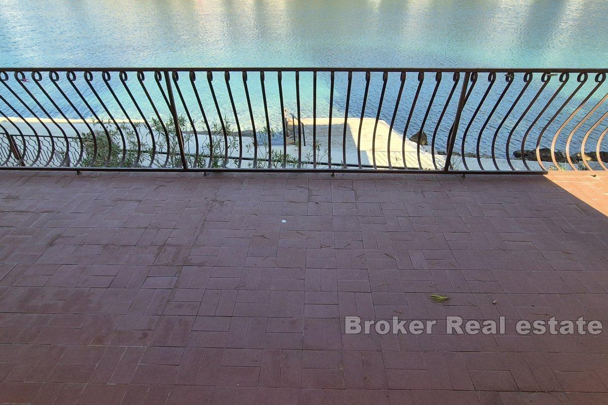 Maison à adapter au bord de la mer