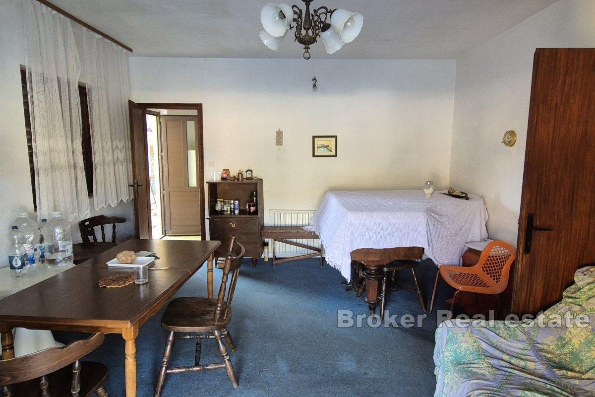 Maison à adapter au bord de la mer