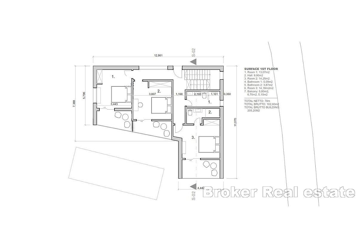 Moderne Villa in fortgeschrittenem Baustadium mit Aussicht
