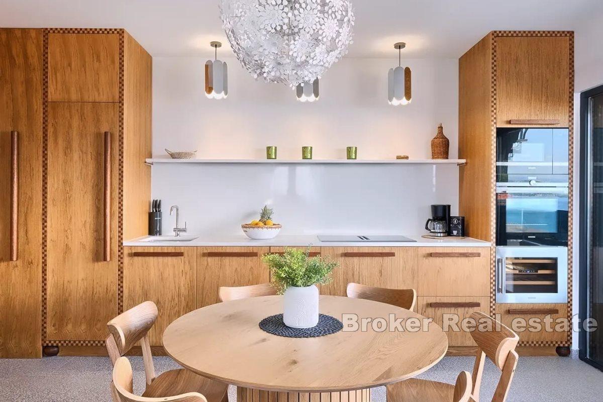 Krásný byt s bazénem a otevřeným výhledem