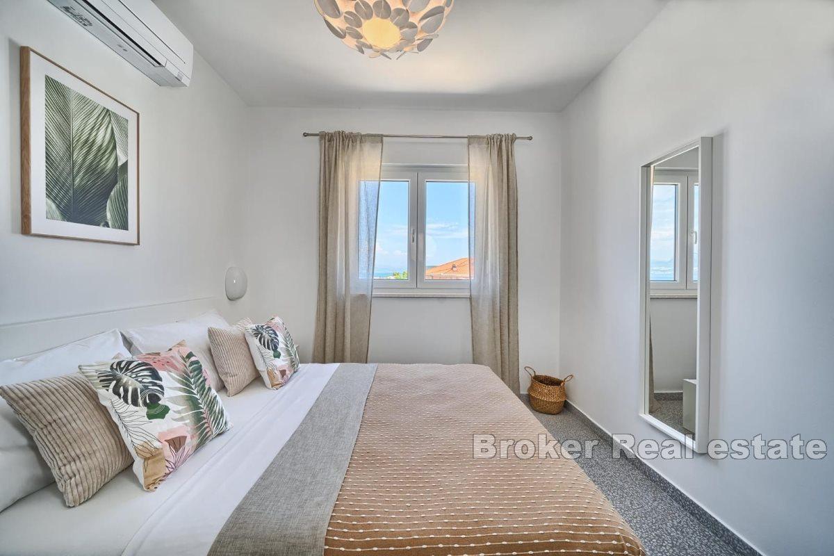 Krásný byt s bazénem a otevřeným výhledem