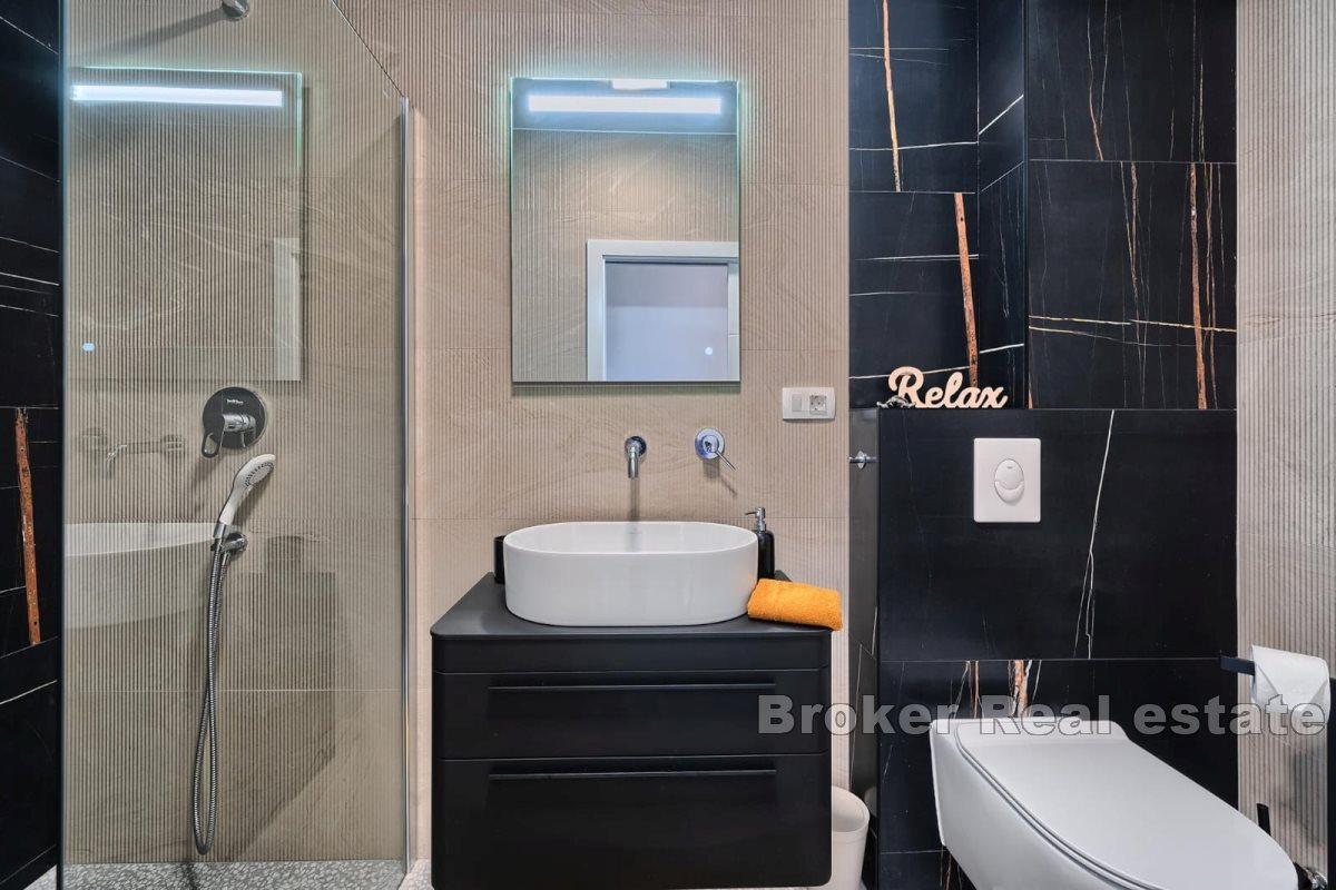 Krásný byt s bazénem a otevřeným výhledem