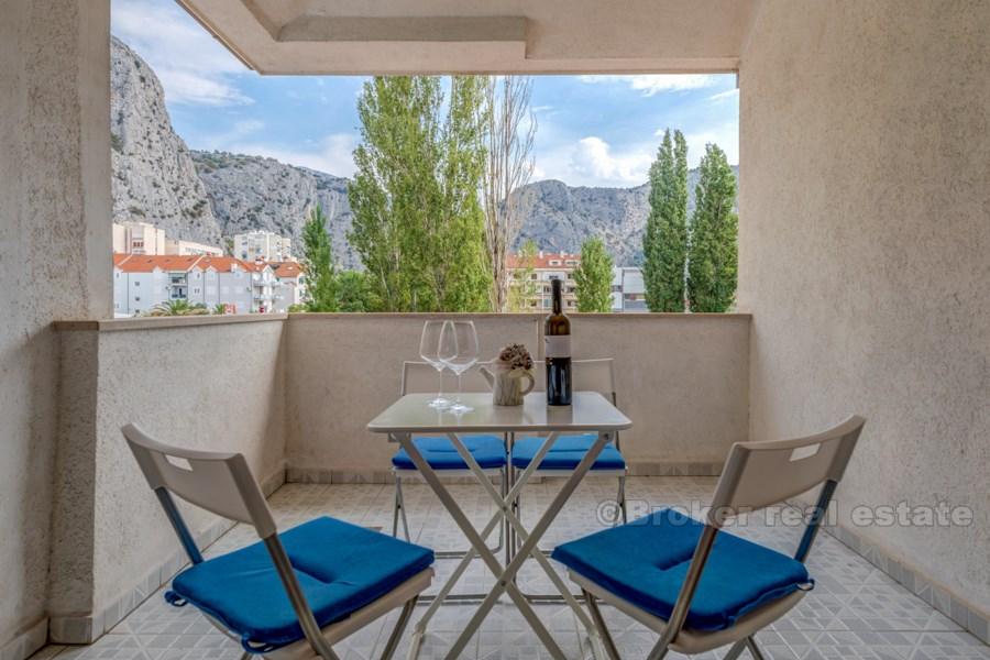 Omis, wygodny apartament z trzema sypialniami
