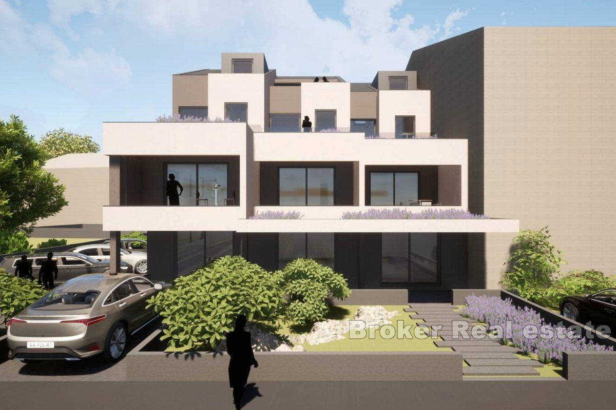 Nově postavené apartmány v první řadě u moře