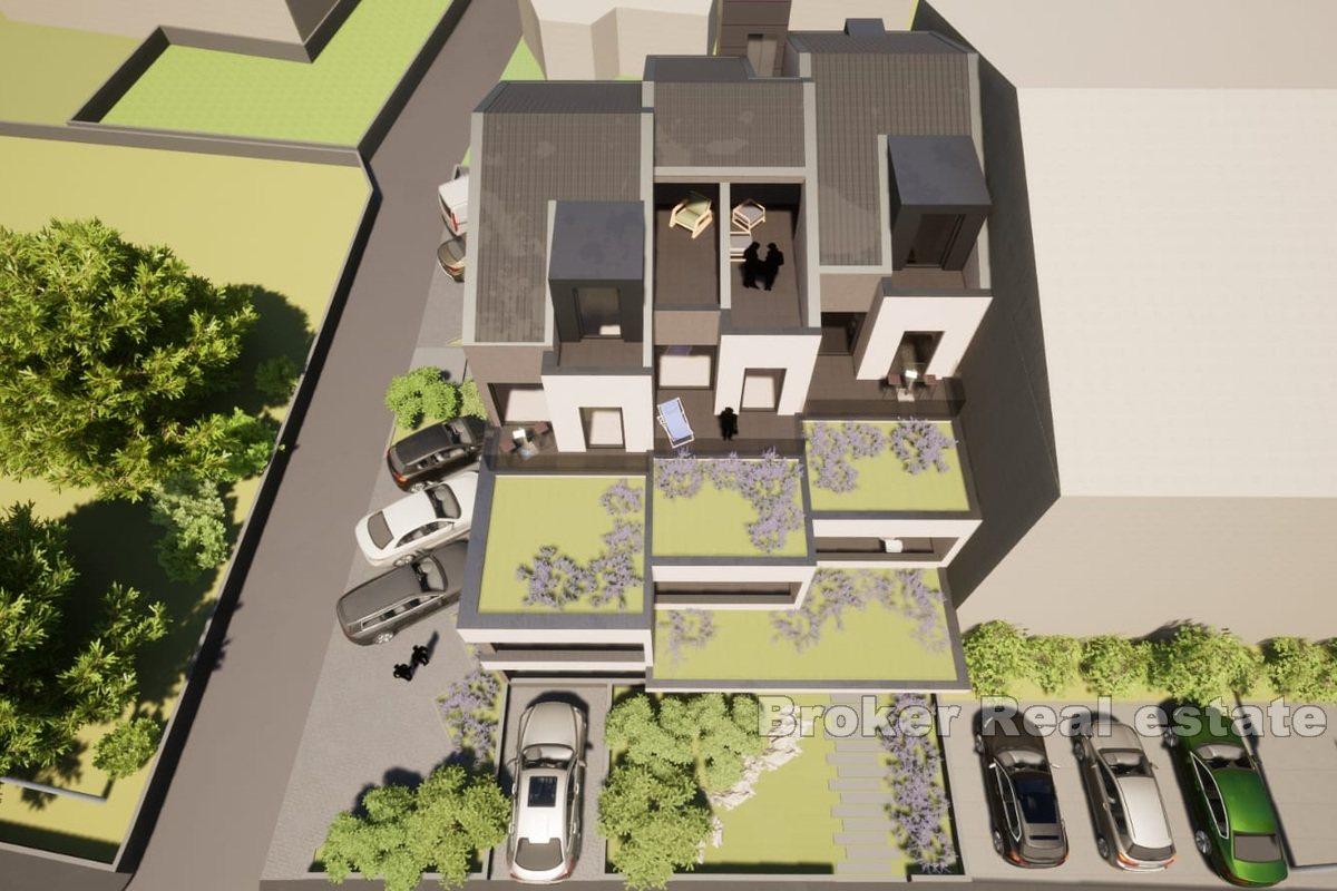 Nově postavené apartmány v první řadě u moře