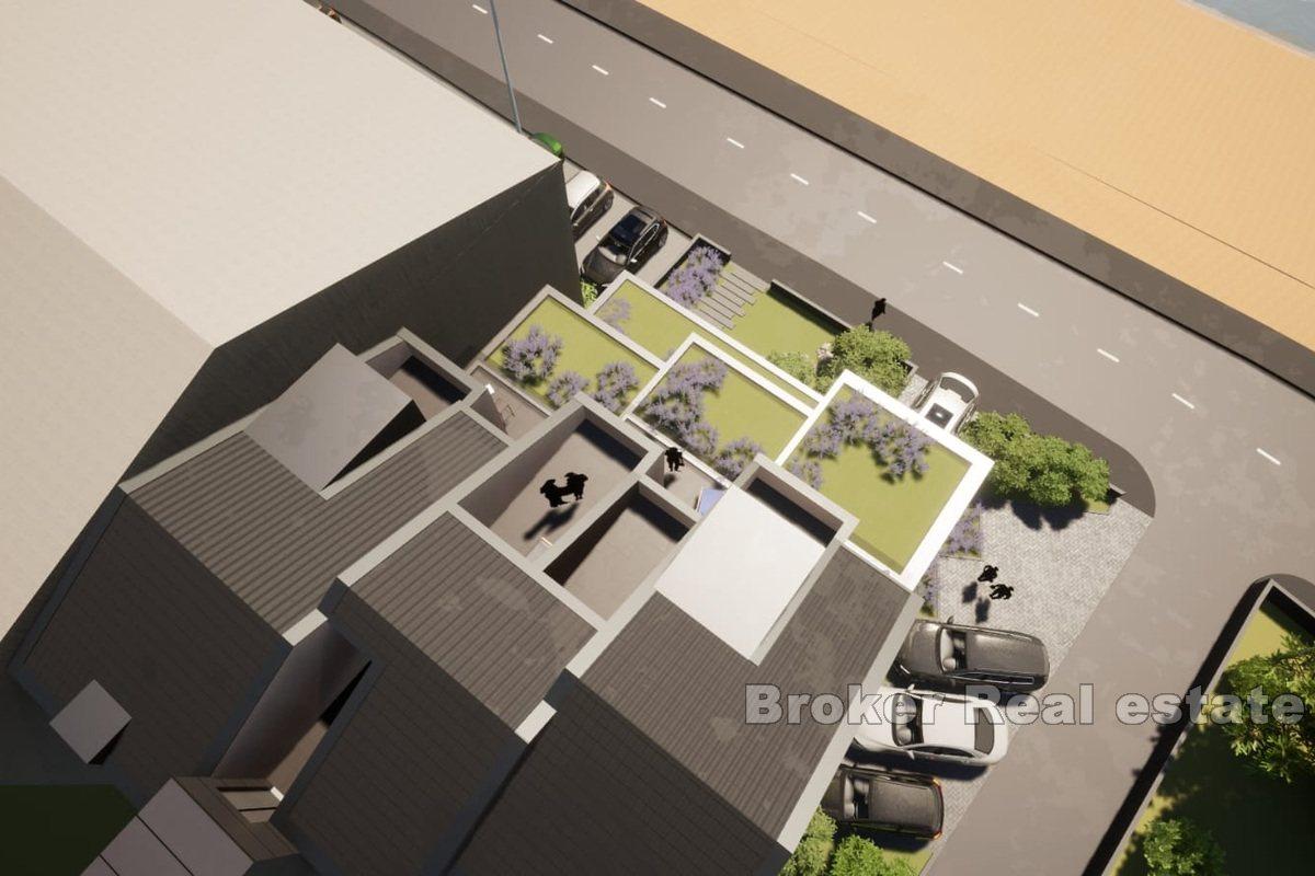 Nově postavené apartmány v první řadě u moře