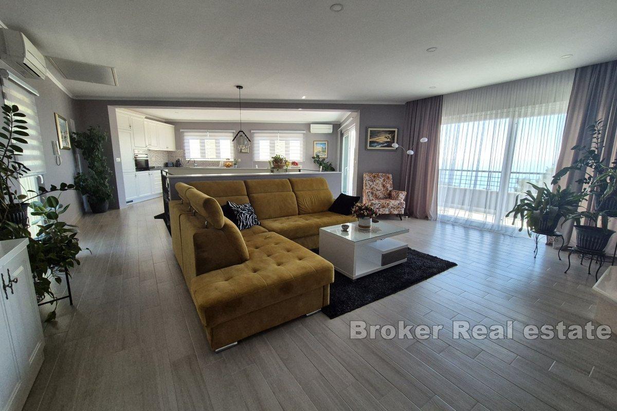 Attractive detached house