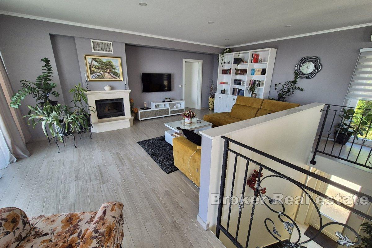 Attractive detached house