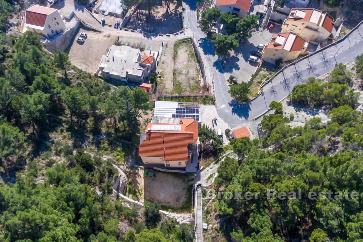 Atrakcyjnie położony dom z 20 pokojami i restauracją