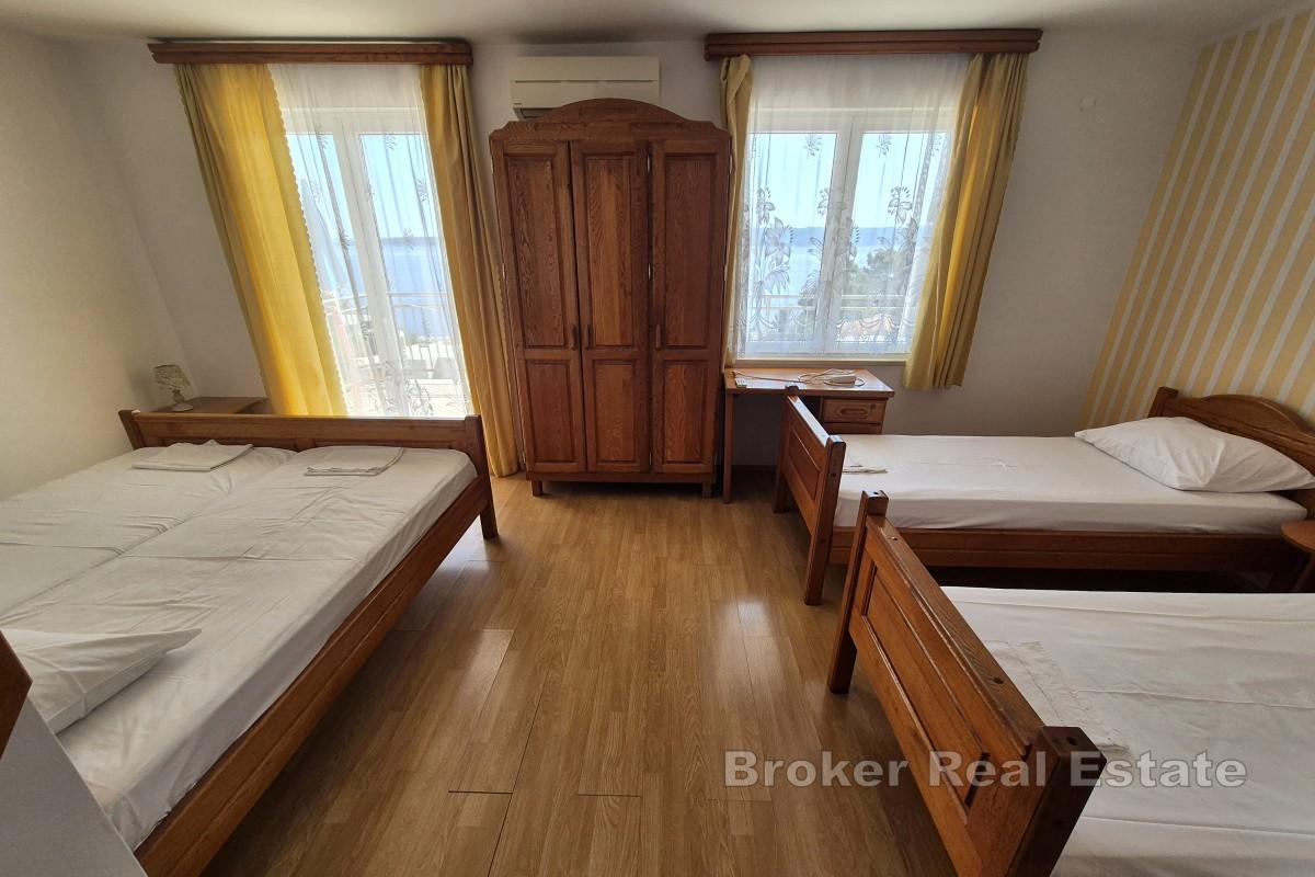 Atraktivně umístěný dům s 20 pokoji a restaurací