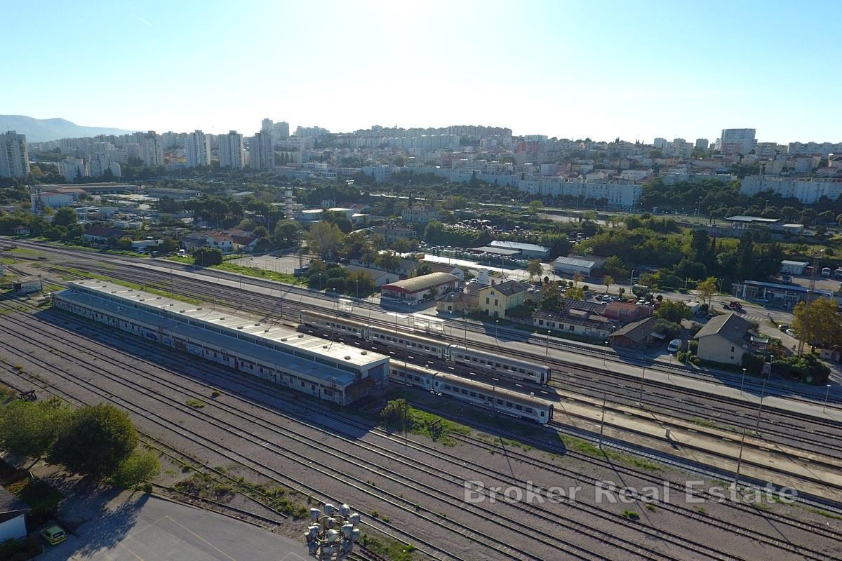 Prostorné kancelářské prostory ve třech podlažích