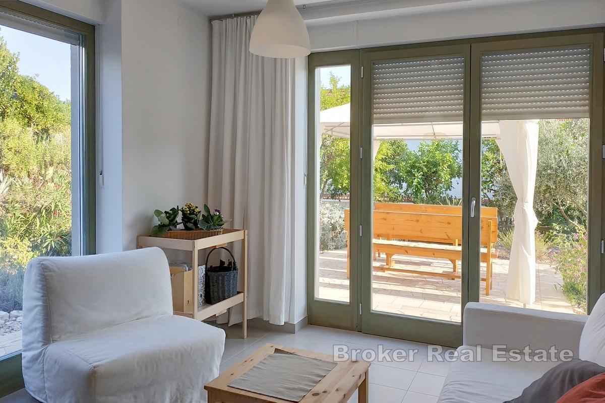 Apartament z dużym ogrodem blisko morza