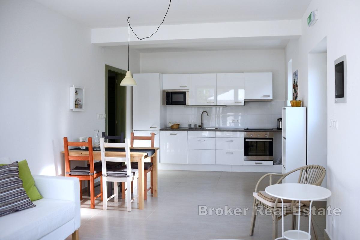 Apartament z dużym ogrodem blisko morza