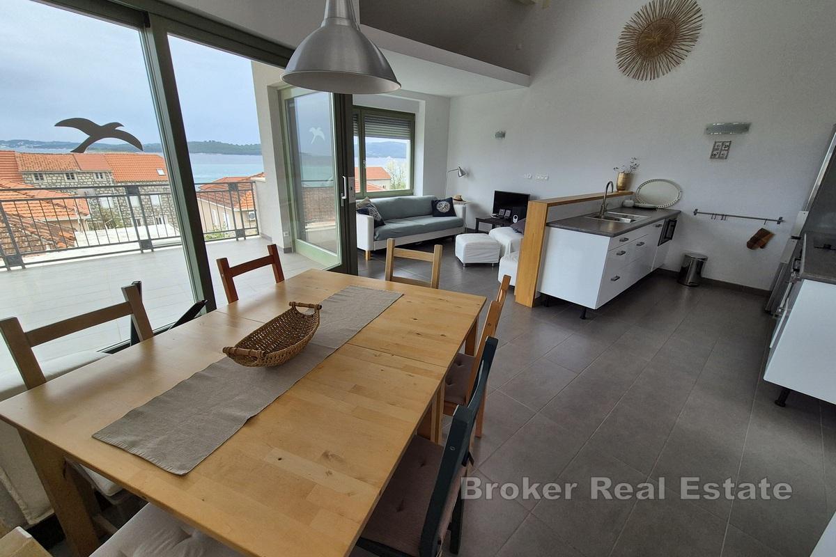 Třípatrový byt s výhledem na moře