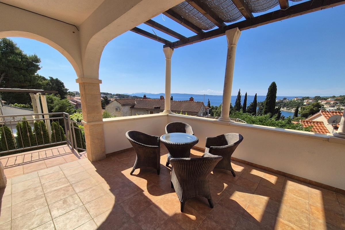 001-2016-653-island-brac-three-bedroom-apartment-with-sea-view-for-sale