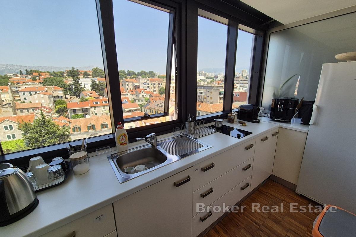 Przestronna powierzchnia biurowa w budynku komercyjnym