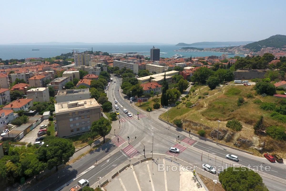 Przestronne biuro do generalnego remontu