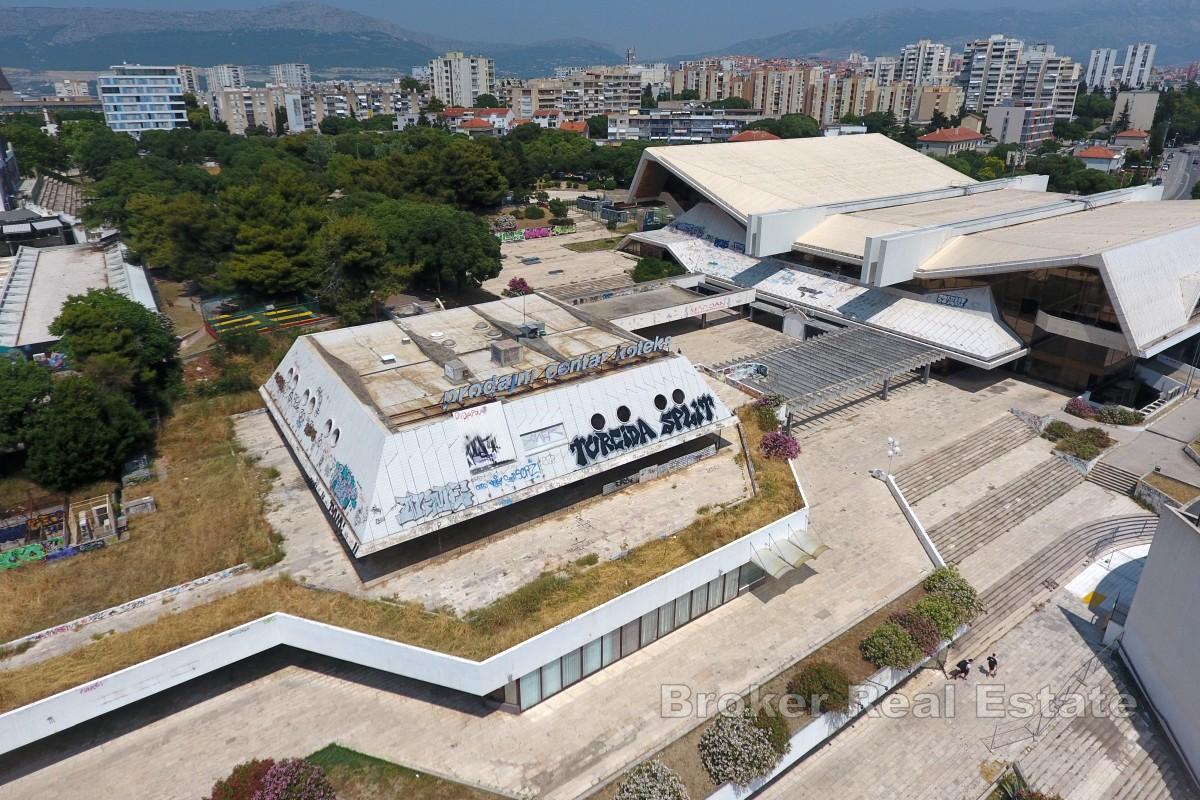 Przestronne biuro do generalnego remontu