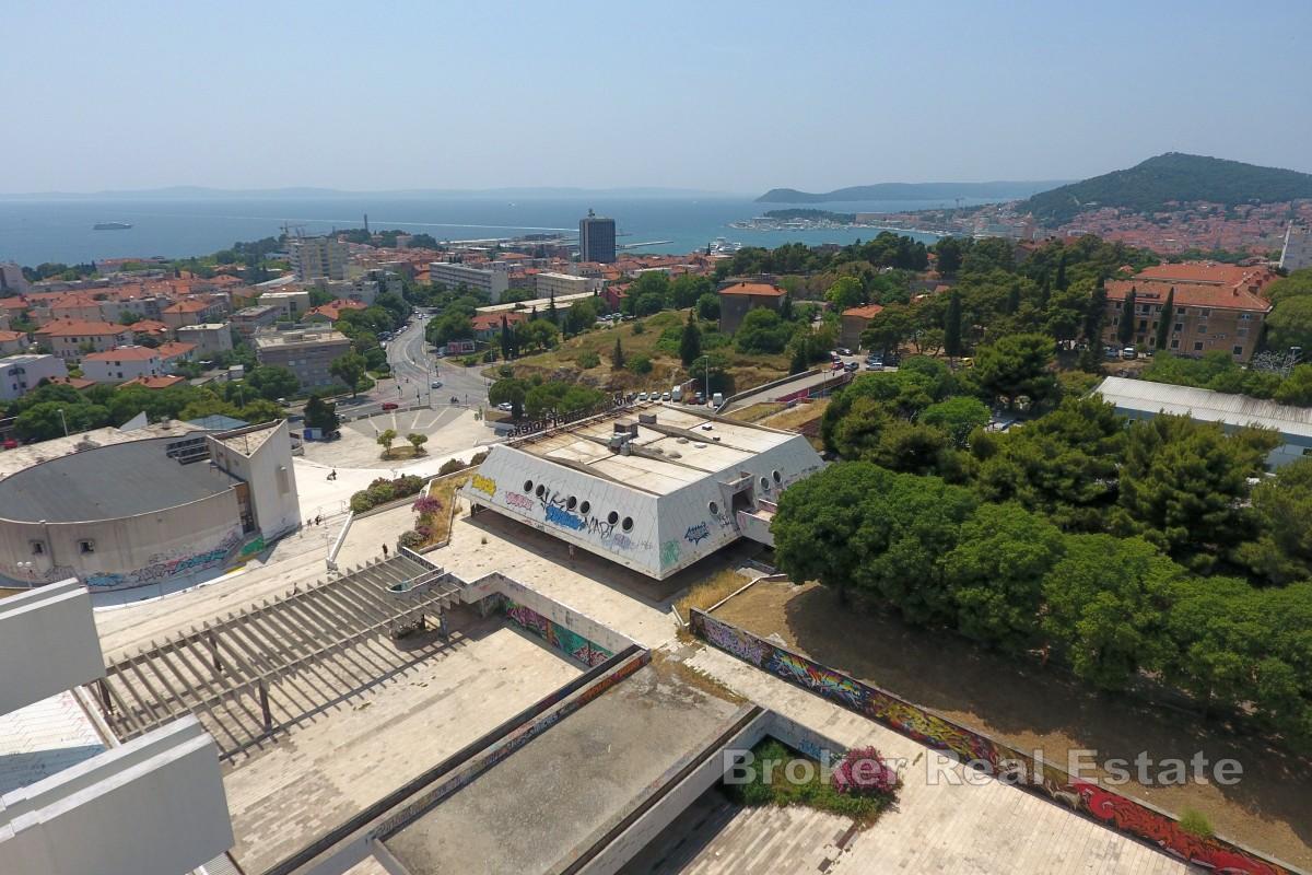 Przestronne biuro do generalnego remontu