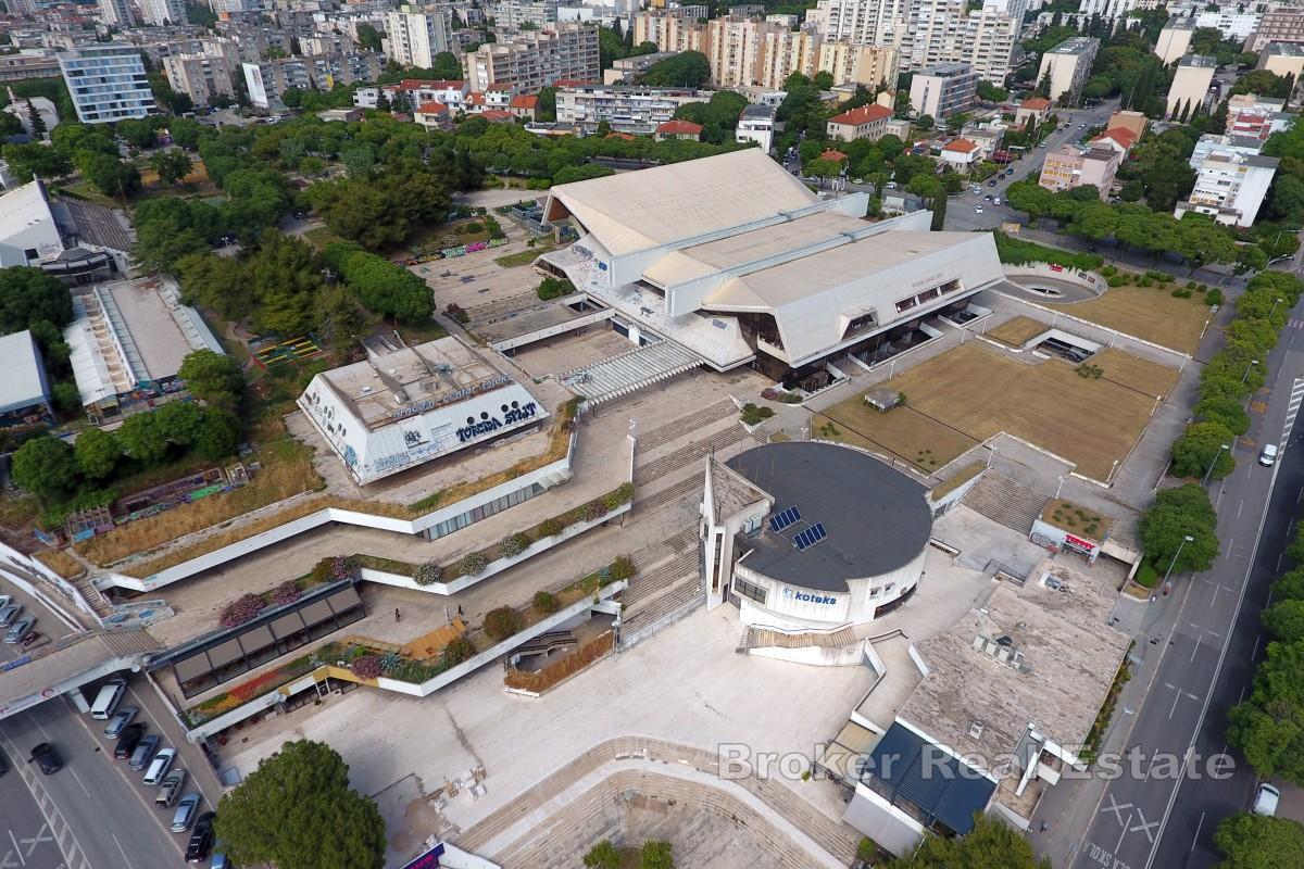 Prostrani poslovni prostor za kompletnu renovaciju