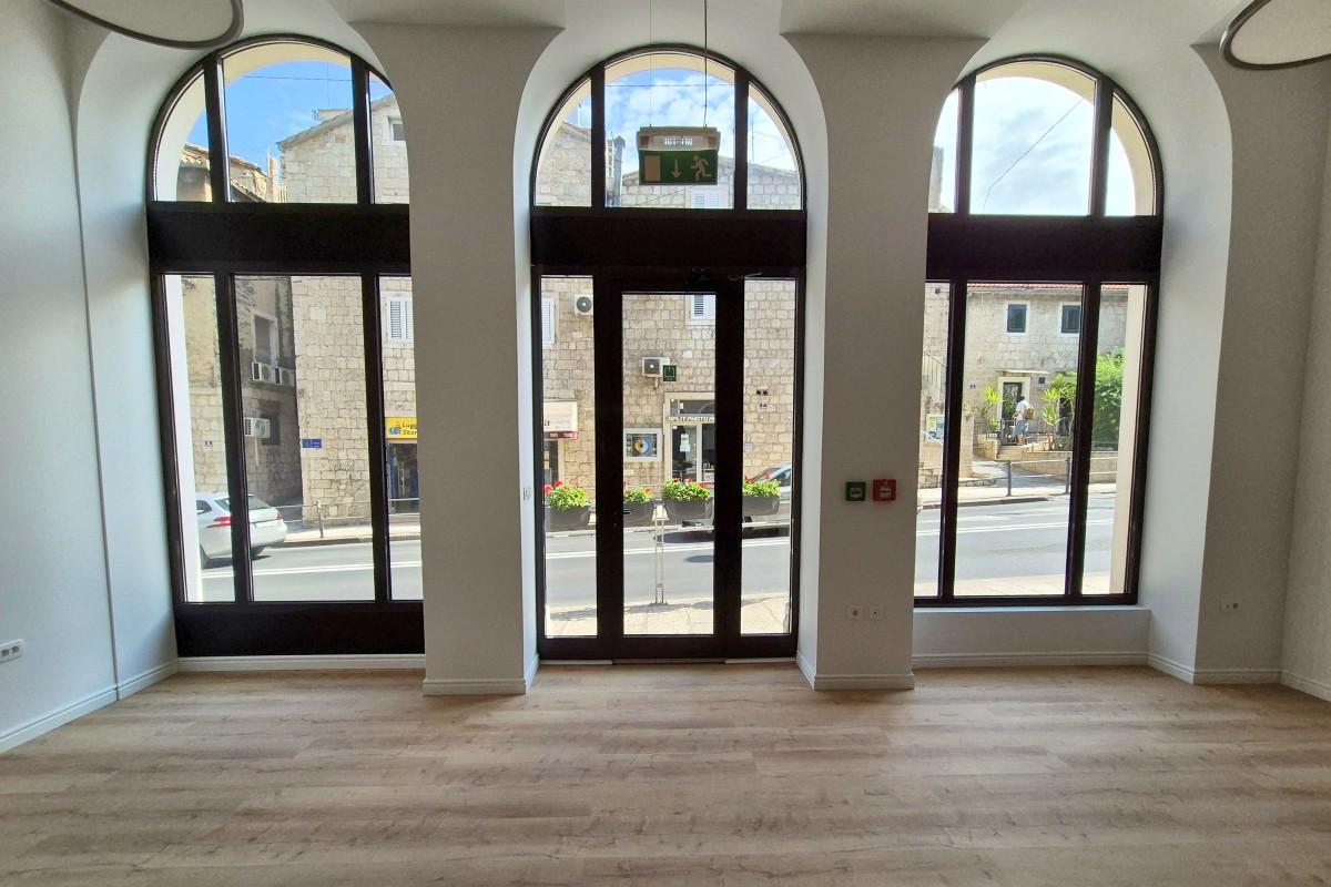 001-2016-663-split-representative-business-premises-in-frequent-location-for-rent