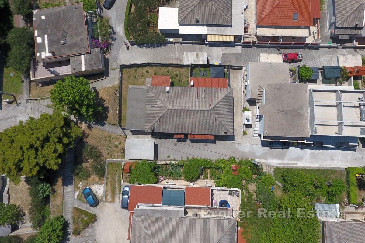 Casa bifamiliare da ristrutturare vicino al centro e al mare