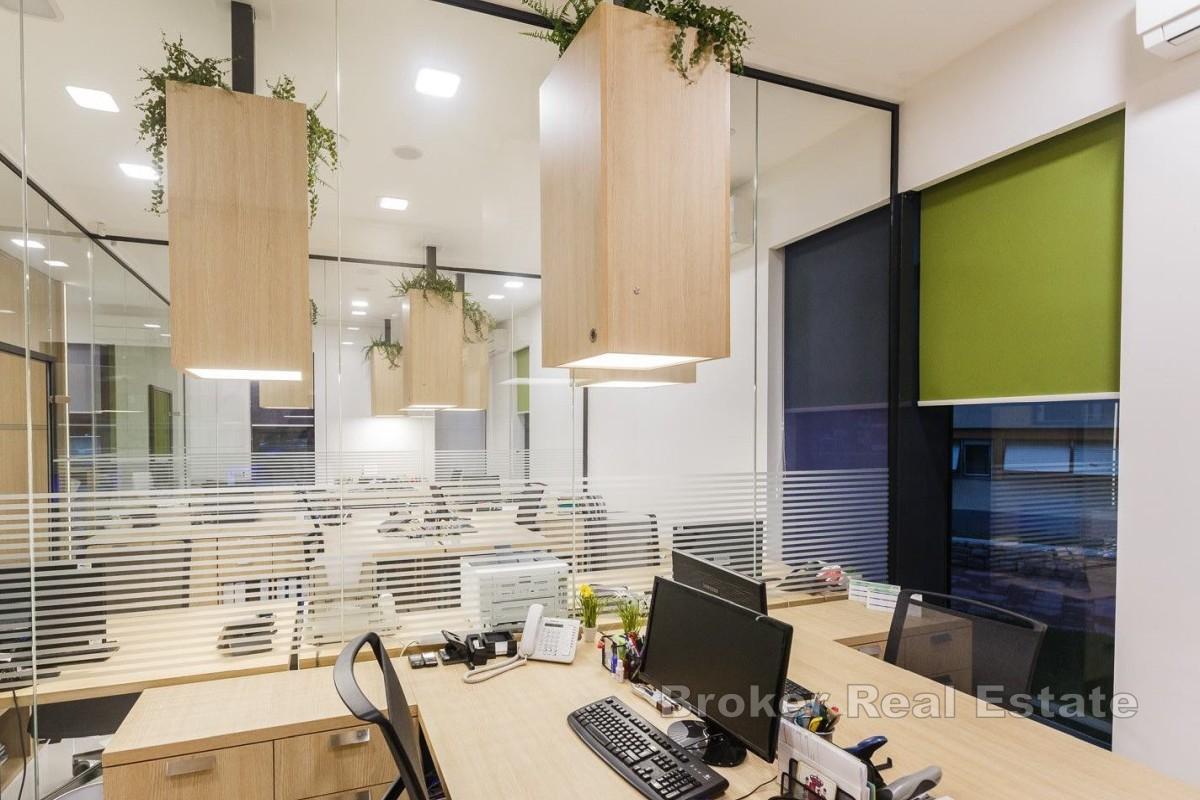 W pełni wyposażona i umeblowana powierzchnia biurowa