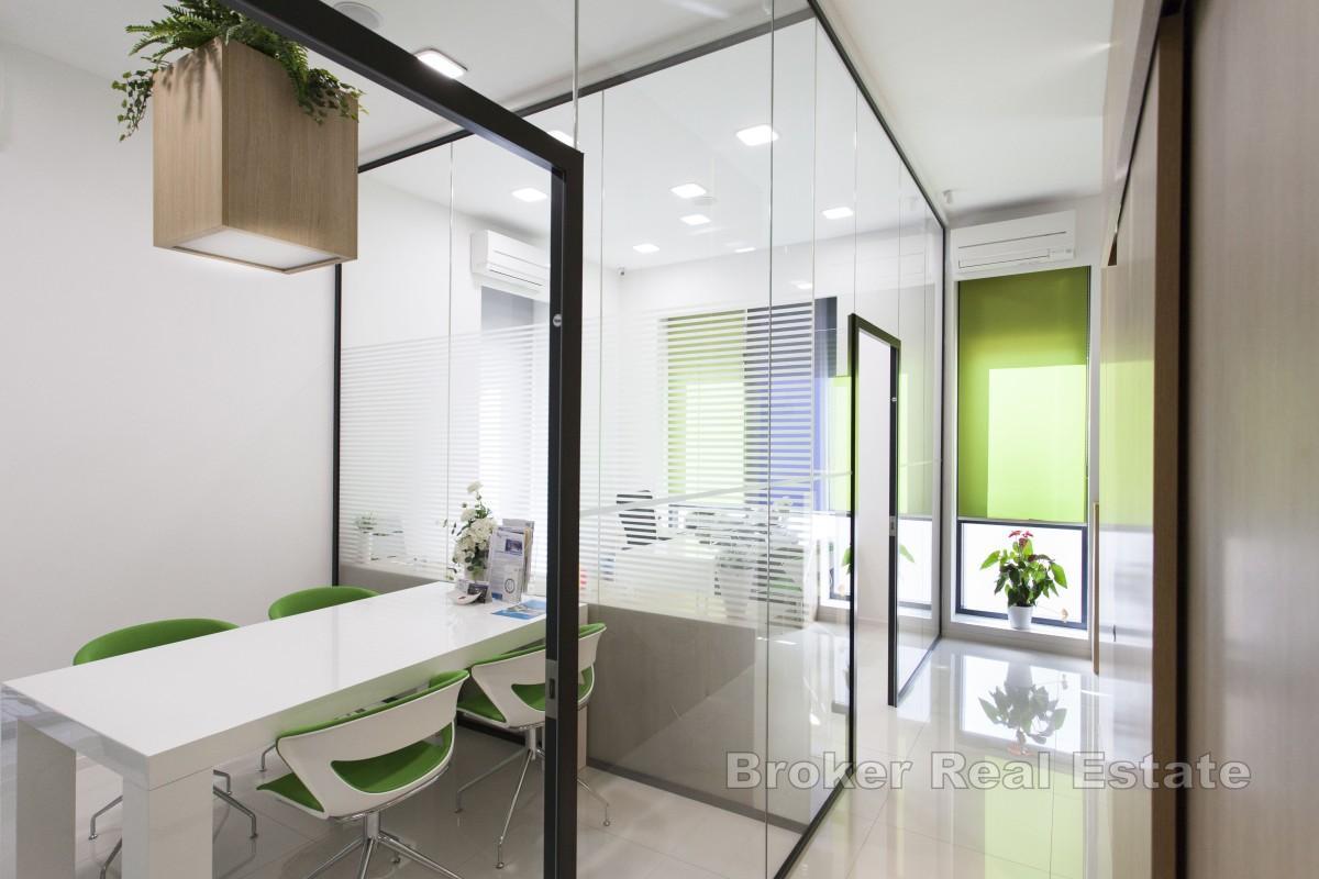 W pełni wyposażona i umeblowana powierzchnia biurowa