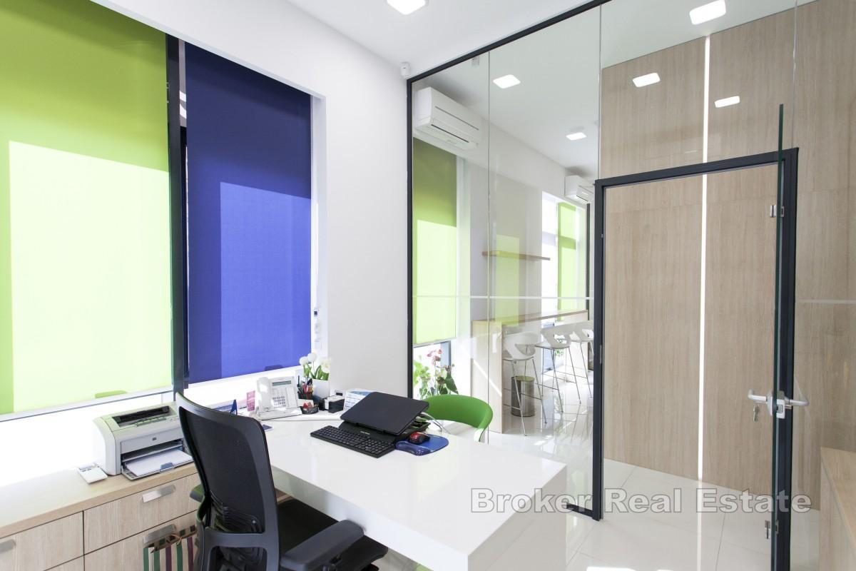 W pełni wyposażona i umeblowana powierzchnia biurowa