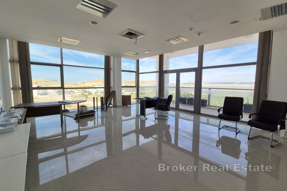 Produksjon - lagerhall i industriområdet