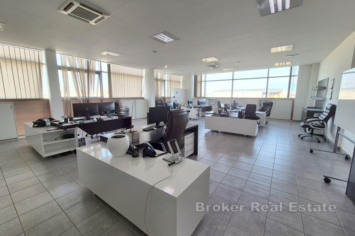 Produksjon - lagerhall i industriområdet