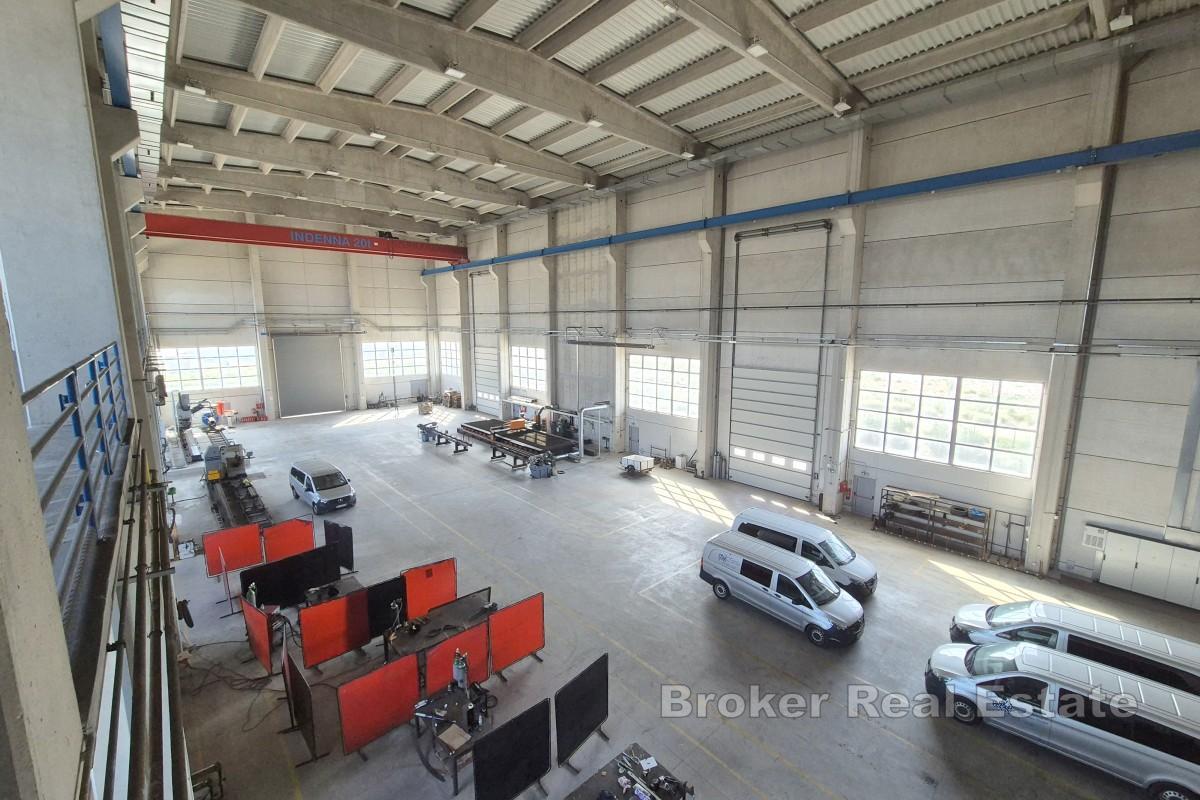 Hala produkcyjno-magazynowa położona w strefie przemysłowej