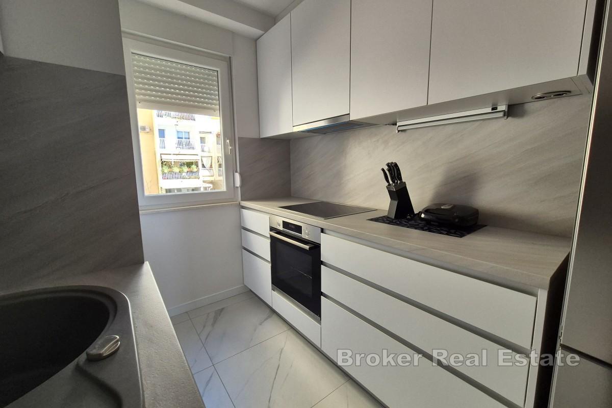 Odnowione mieszkanie dwupokojowe z widokiem na morze