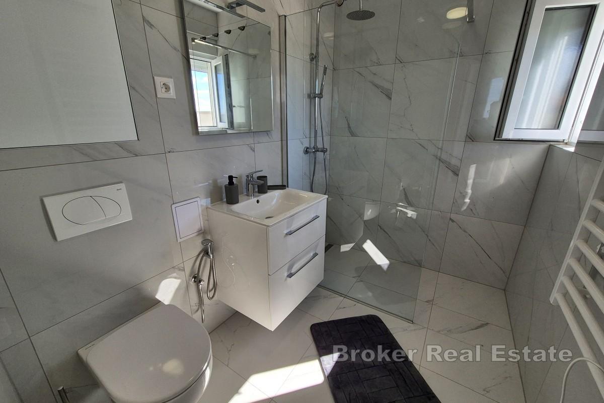 Odnowione mieszkanie dwupokojowe z widokiem na morze