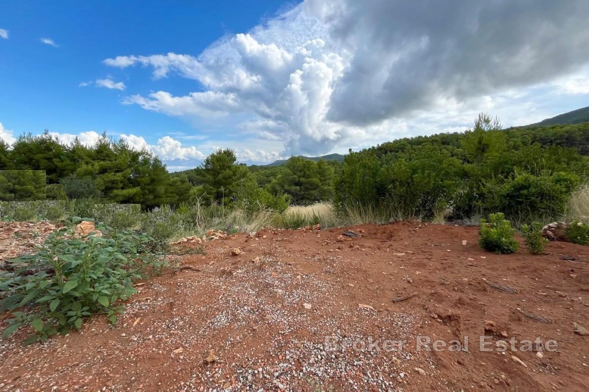 Привлекательный участок под застройку с видом на море