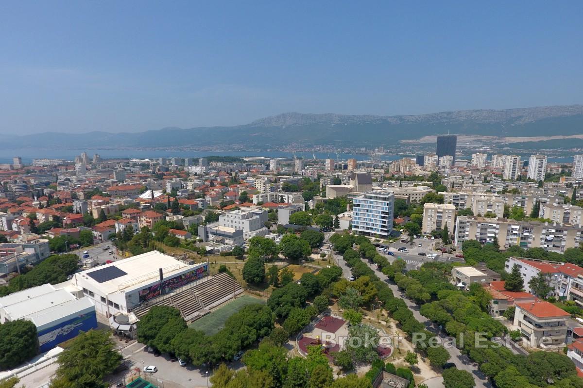 Menší komerční prostor na ulici v atraktivní lokalitě