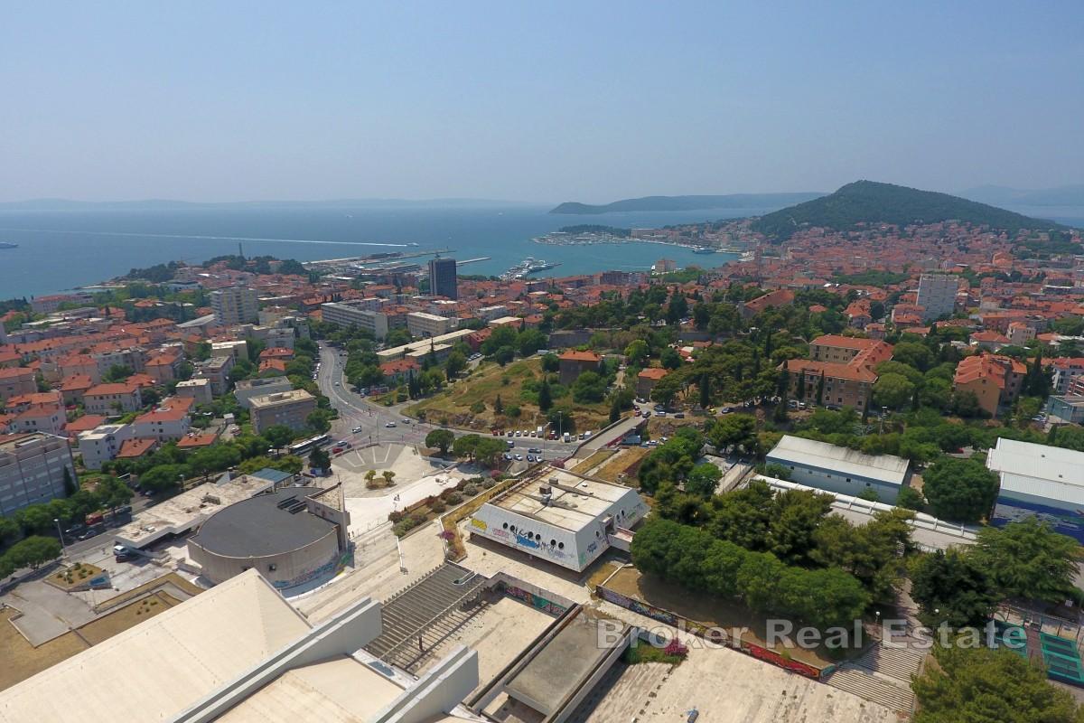 Menší komerční prostor na ulici v atraktivní lokalitě