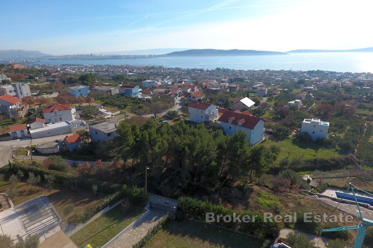 Terreno con progetto per tre ville con piscina