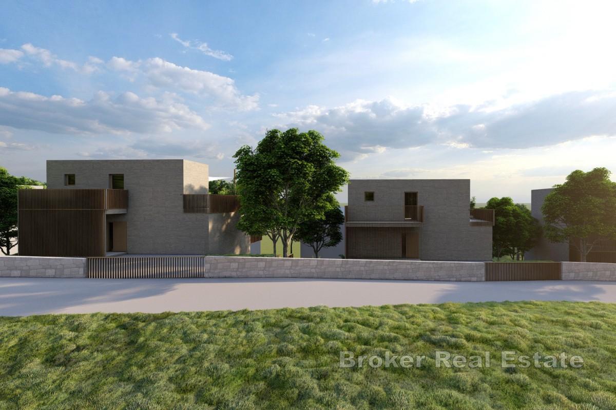 Terreno con progetto per tre ville con piscina