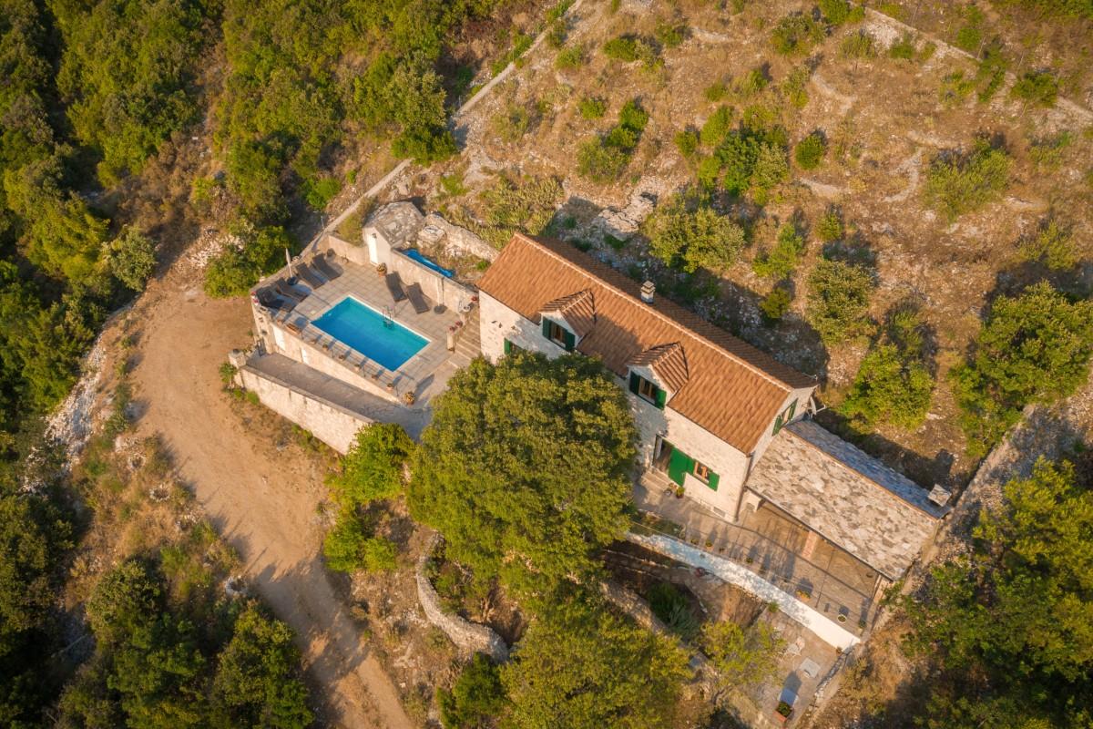 001-2016-691-island-brac-authentic-stone-villa-with-sea-view-for-sale