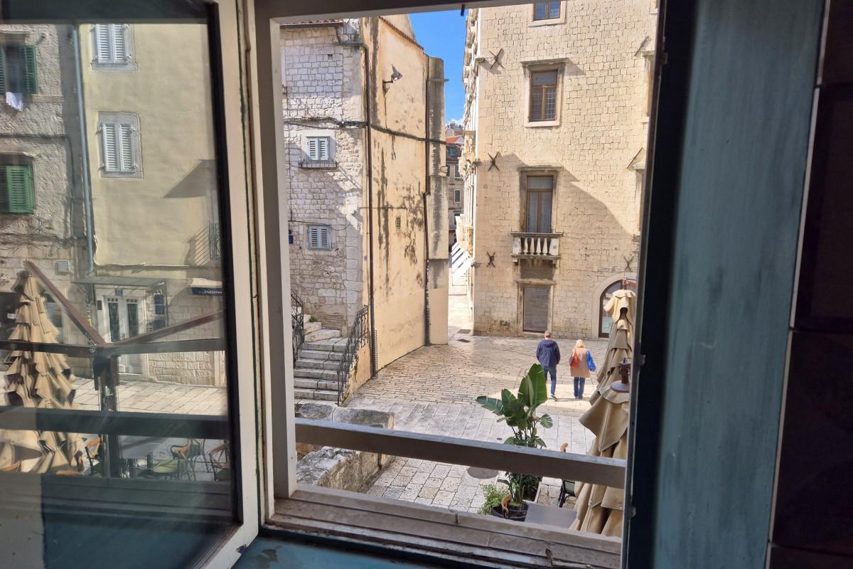 001-2016-693-split-center-business-space-for-rent