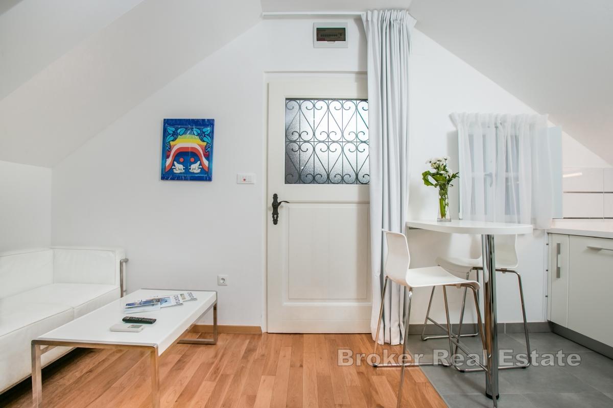 Renovert steinhus i to separate etasjer