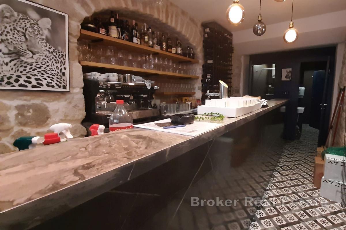 Ristorante in posizione centrale e vivace