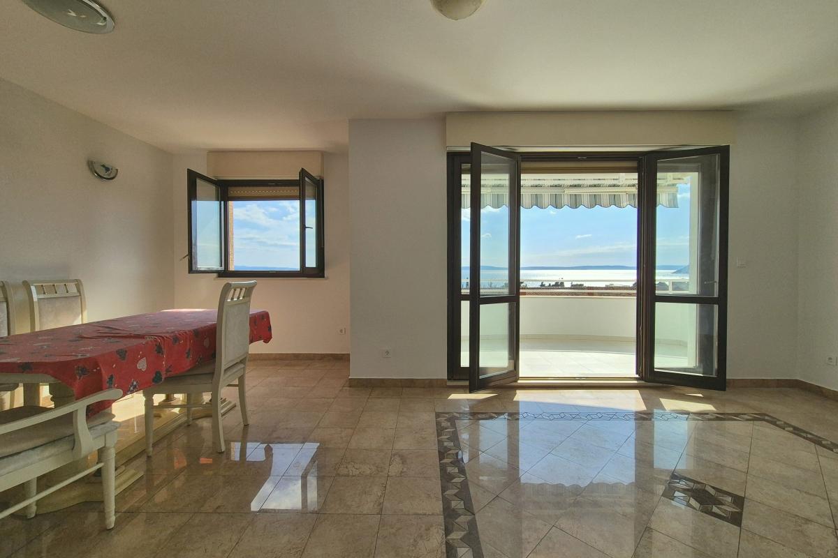 001-2016-701-Split-Meje-Spacious-two-bedroom-apartment-with-a-sea-view-for-rent
